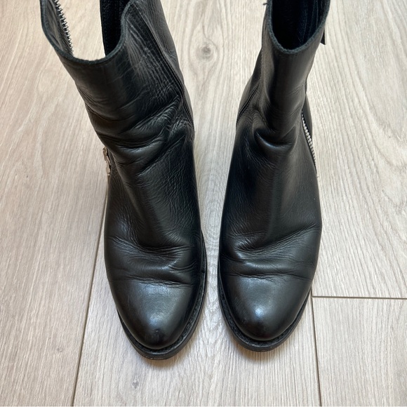 FRYE Booties. Only worn at home / black leather/ zipper - Picture 5 of 7